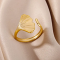 Anillo Ajustable Hoja de Ginkgo Biloba en Acero Dorado