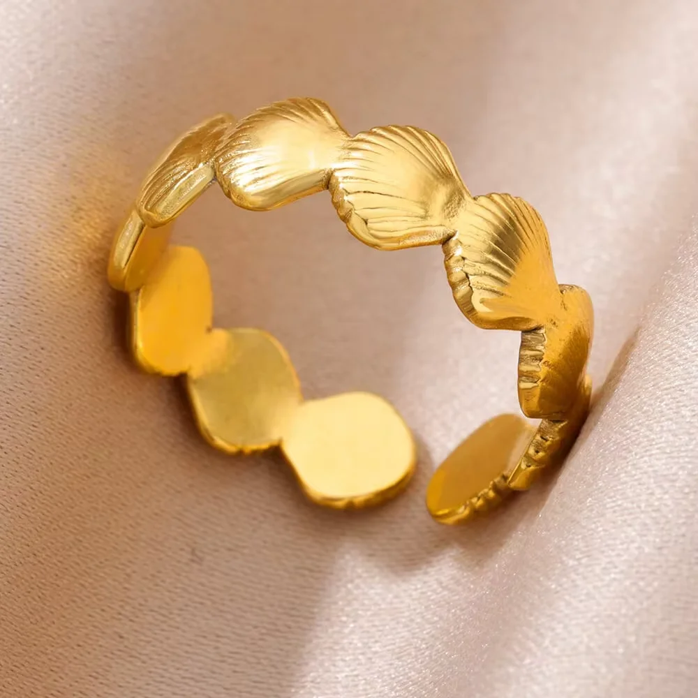 Anillo Ajustable Patrón de Conchas en Acero Dorado