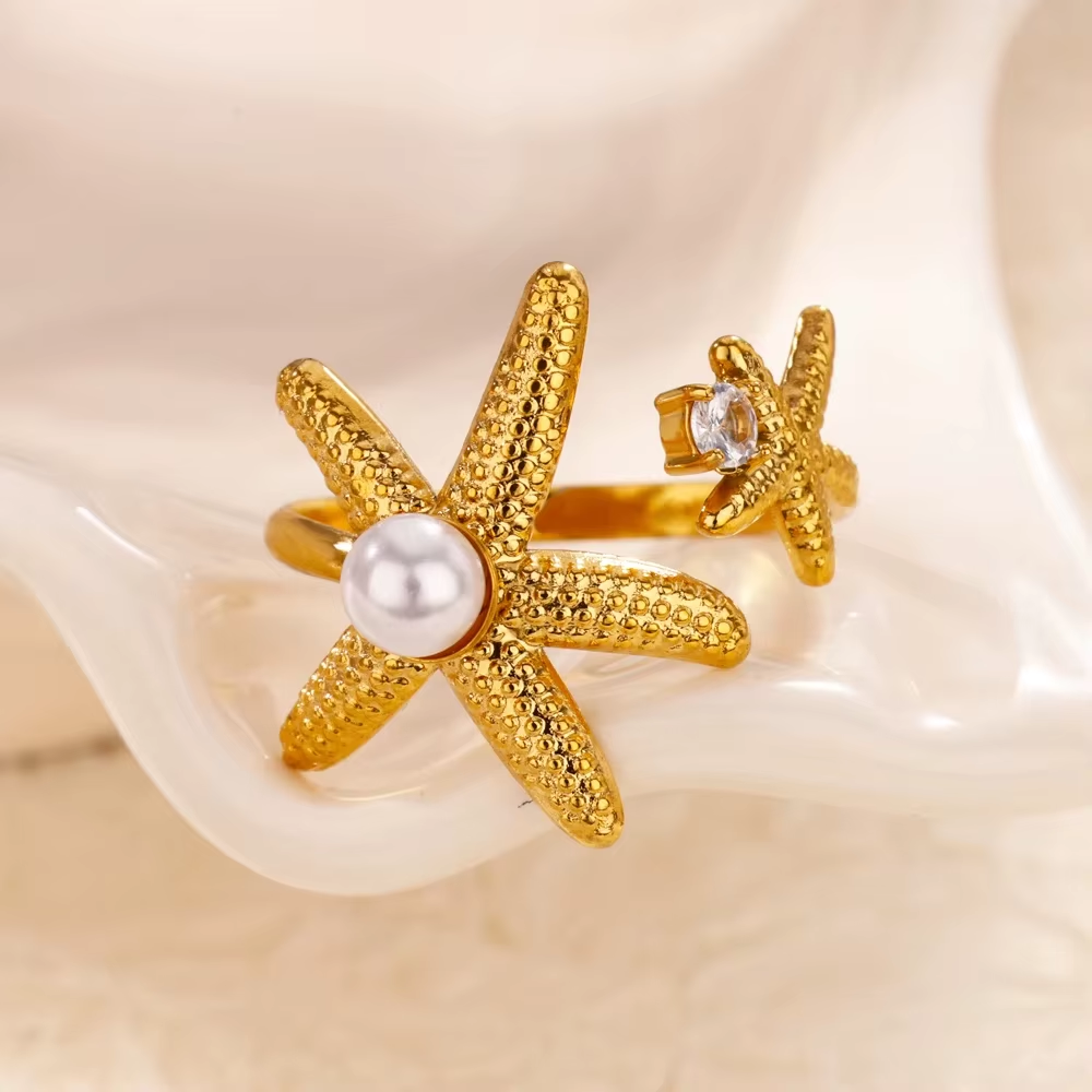Anillo Ajustable Estrellas de Mar con Perla en Acero Dorado