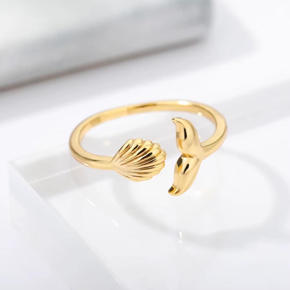 Anillo Ajustable de Concha y Cola de Sirena en Acero Dorado