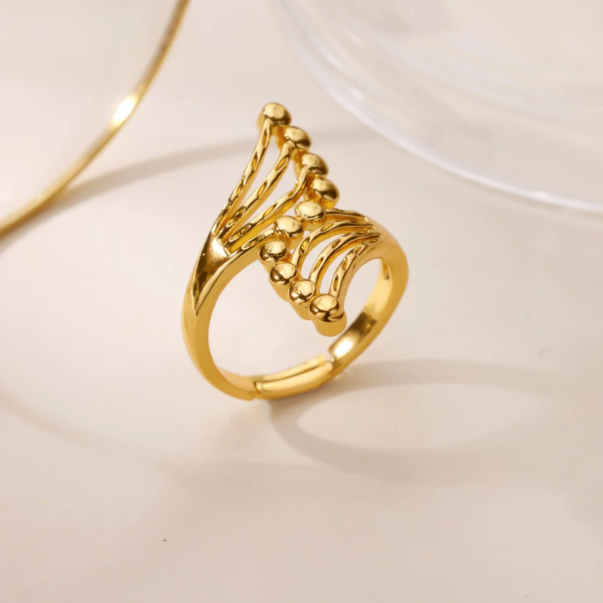 Anillo Ajustable Rompe la Ola en Acero Dorado